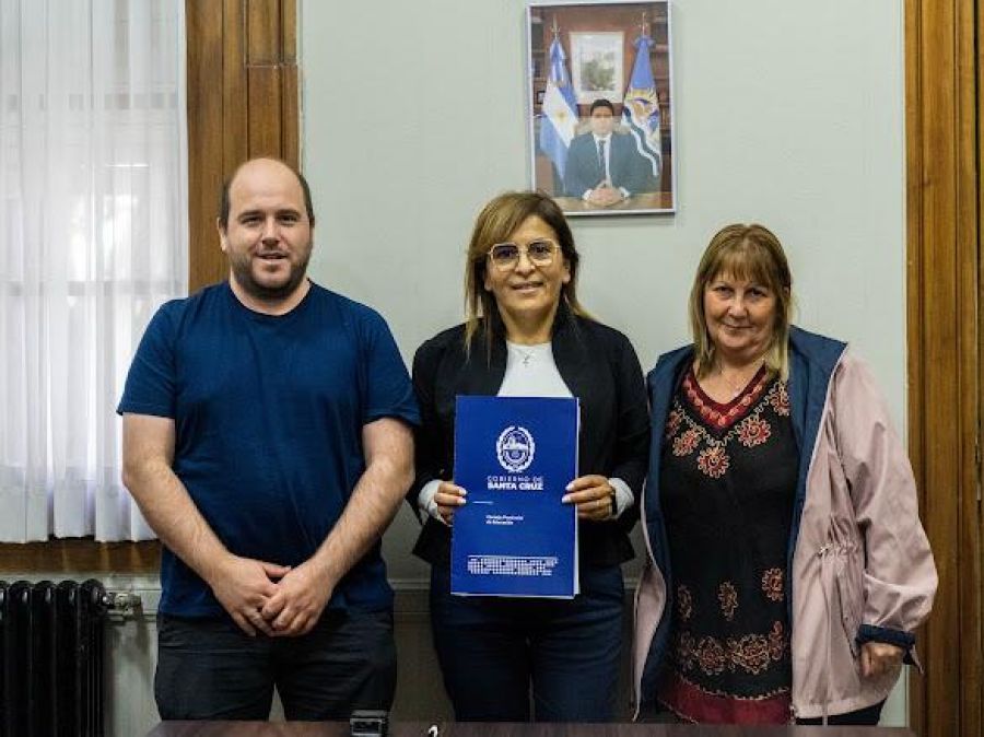 Educación firmó convenio de servicio de limpieza para establecimientos educativos de Perito Moreno