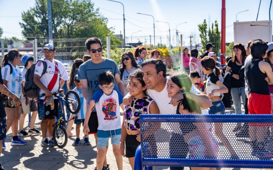 El intendente Pablo Grasso recorrió la Peatonal Costera y destacó los espacios de encuentro familiar que impulsa el Municipio