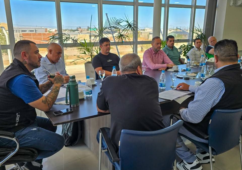 Reunión entre el Sindicato Petrolero y operadoras para evaluar el estado de las áreas a un mes del traspaso