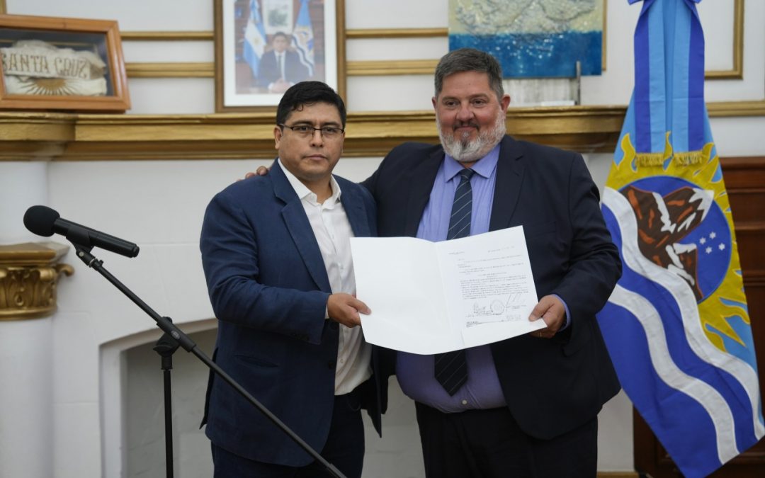 Claudio Vidal puso en funciones a los nuevos ministros de Economía y Trabajo de Santa Cruz