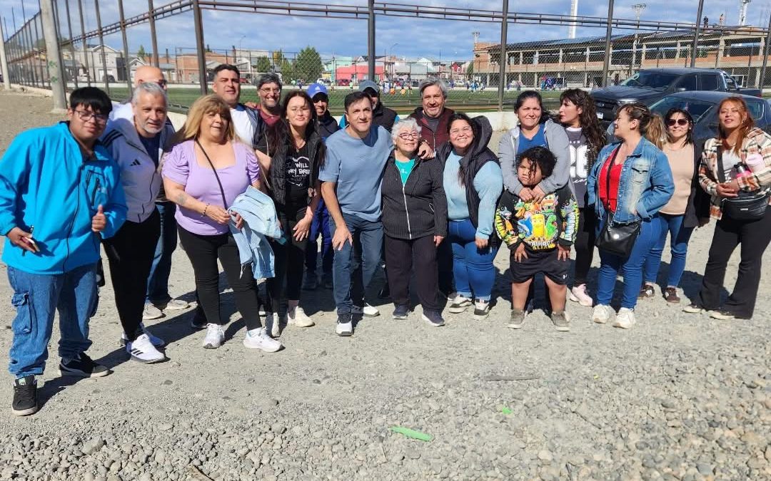 Grasso e integrantes de clubes hablaron de la posible entrega de un terreno para la Asociación Independiente de Fútbol de los Barrios