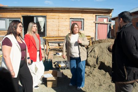 Avanza la instalación de gas en San Benito: supervisan el primer domicilio alcanzado por el convenio entre Desarrollo Social y Distrigas