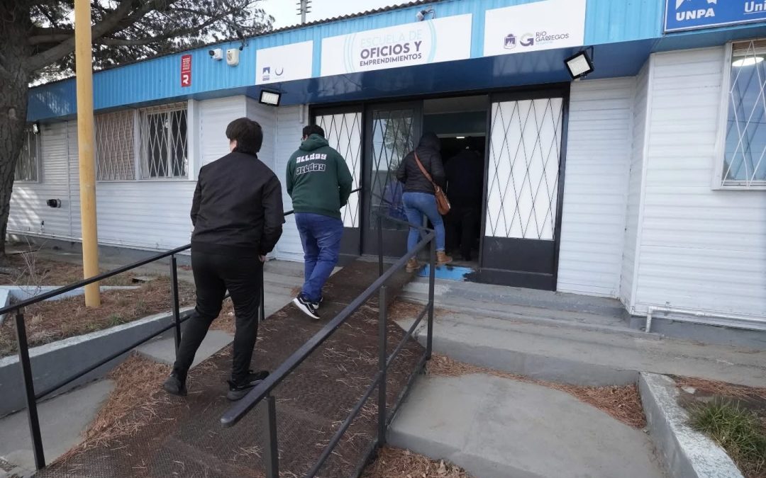 Importante concurrencia de jóvenes para formarse en la Escuela de Oficios del Municipio