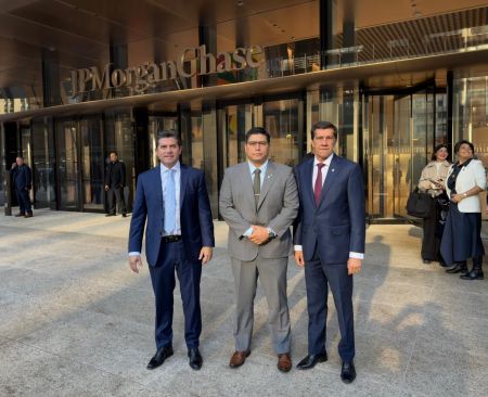 Vidal en New York: Encuentro con el JP Morgan junto a otros gobernadores