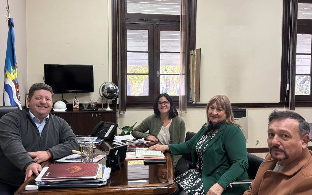 Agenda común: Luxen y Elmiger se reunieron con la comisionada de fomento de Jaramillo-Fitz Roy Ana María Urricelqui