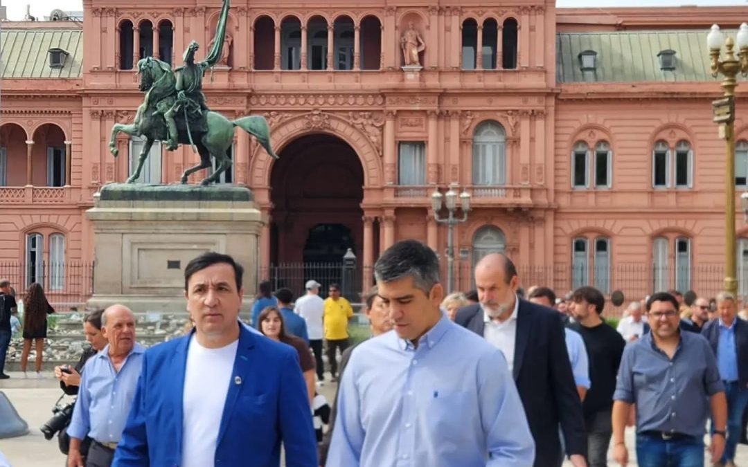 “Bajen la nafta y hagan las obras”: Grasso acompañó un reclamo federal en Buenos Aires