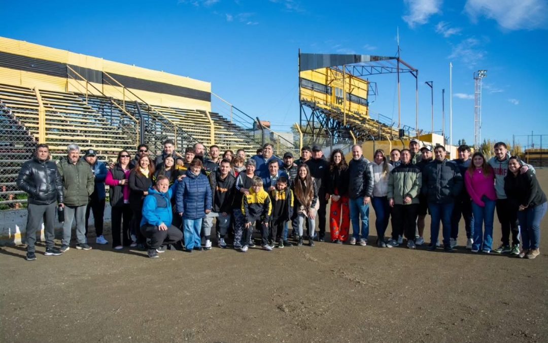 Grasso recorrió avance de obra en Ferro YCF y adelantó que comenzará la colocación del césped sintético en los próximos días