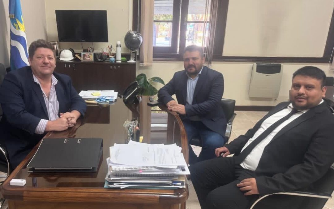 PEDRO LUXEN DE REUNIÓ CON EL INTENDENTE CARRIZO: “AGENDA CONJUNTA PARA FORTALECER CALETA OLIVIA”