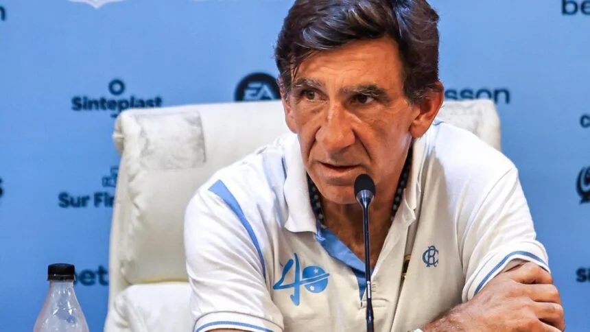 Gustavo Costas a los hinchas de Racing tras empatar con Barracas: “Vamos a clasificar”
