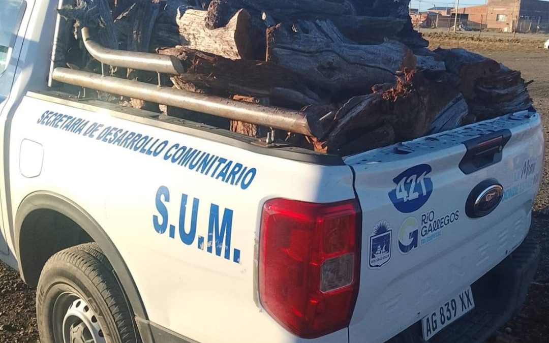 El Municipio comenzó el despliegue territorial con leña para sectores sin red de gas domiciliaria de la capital