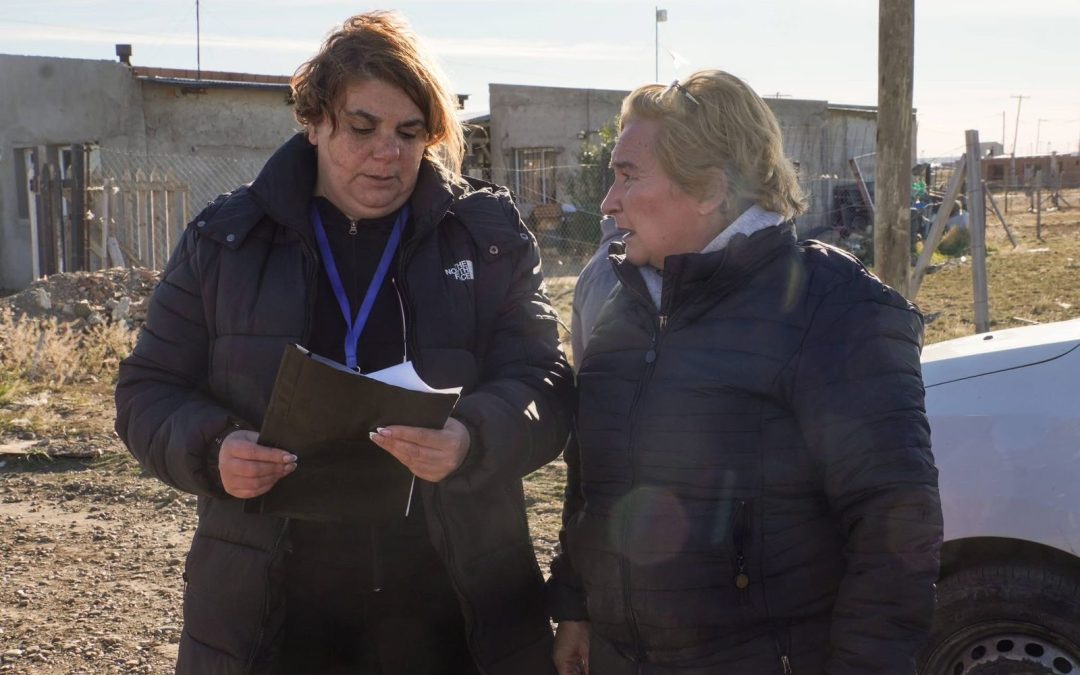 La Municipalidad continúa con la entrega de leña en distintos barrios de Río Gallegos
