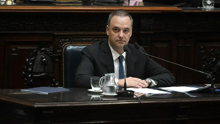 Otro nuevo gasto millonario de Manuel Adorni: pagó más de US$245 mil dólares en efectivo arreglo de su casa (que no la declaró)