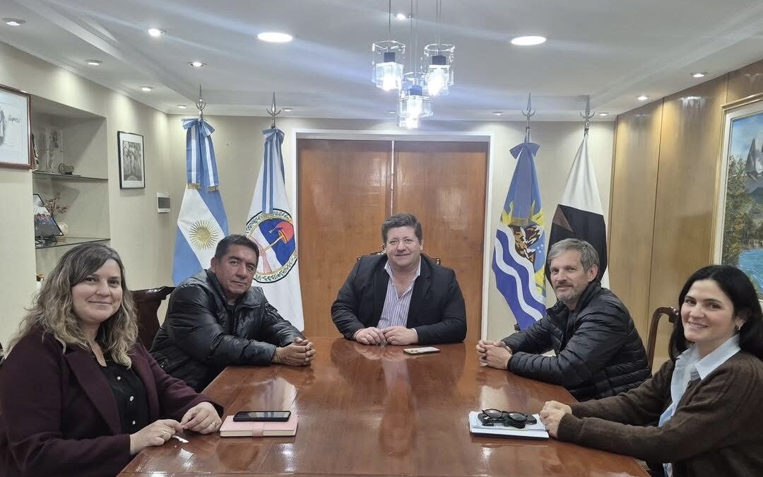 Pedro Luxen mantuvo una reunión clave con AOMA para fortalecer el trabajo y la producción en Santa Cruz