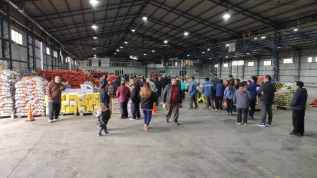 Más de 400 familias ya compraron en la primera jornada minorista en el Mercado Concentrador Patagónico de Río Gallegos