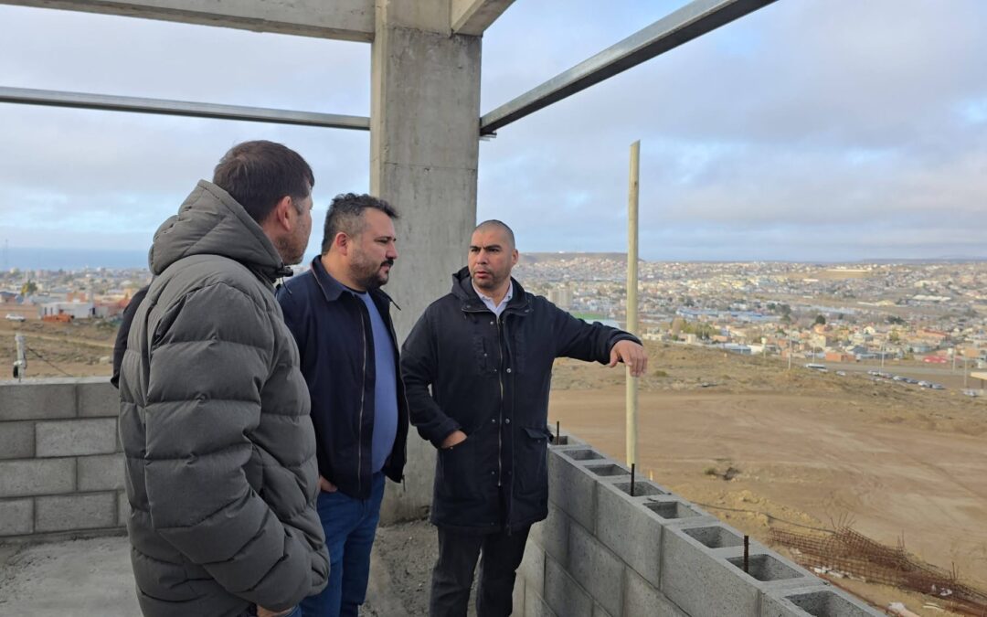 EL SIPGER CONSOLIDA EL AVANCE DEL POLIDEPORTIVO EN CALETA OLIVIA Y FORTALECE SU INVERSIÓN EN INFRAESTRUCTURA SOCIAL Y DEPORTIVA