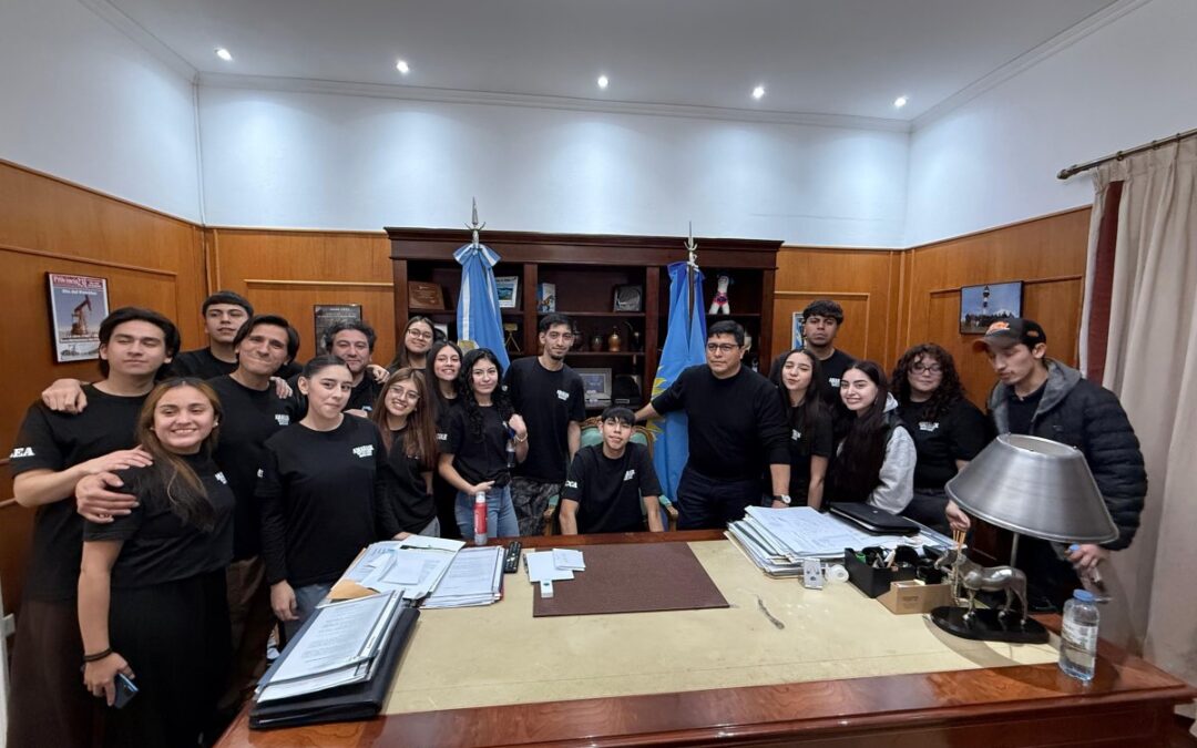 Claudio Vidal recibió al Ballet Amakaik y respaldó su participación en uno de los festivales folclóricos más importantes del país en Tandil