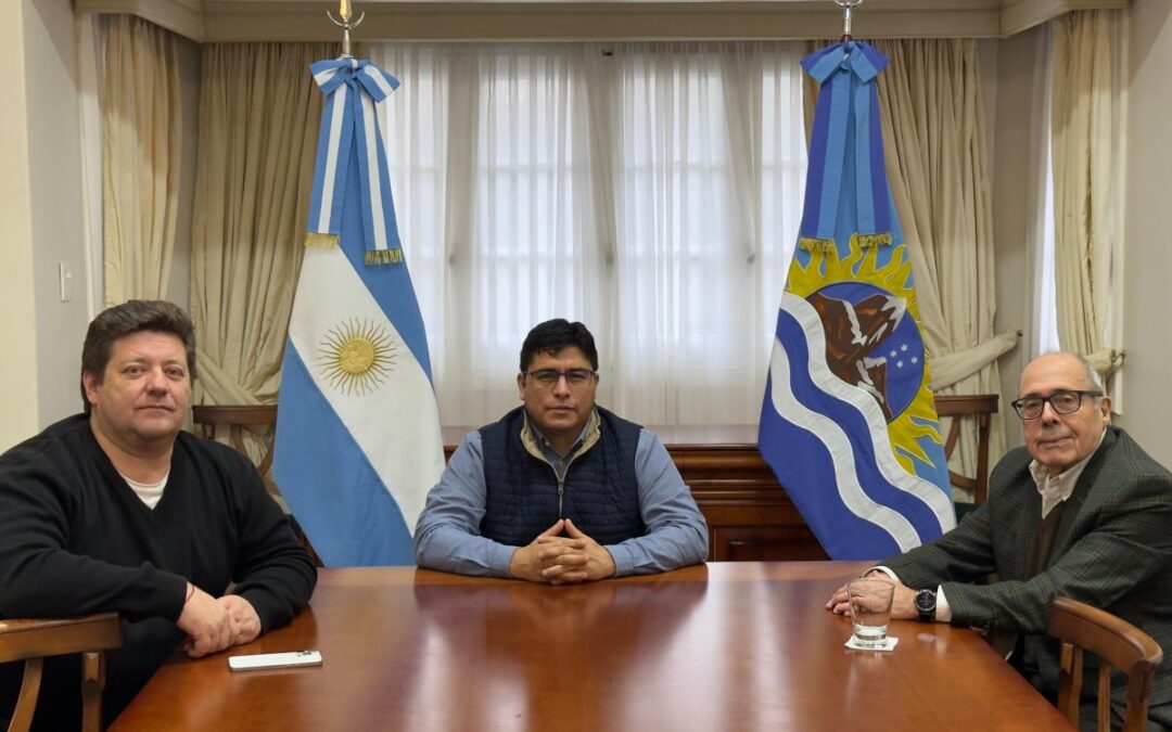 Claudio Vidal y Pedro Luxen recibieron al procurador Eduardo Sosa tras su restitución y reafirmaron el compromiso con las instituciones