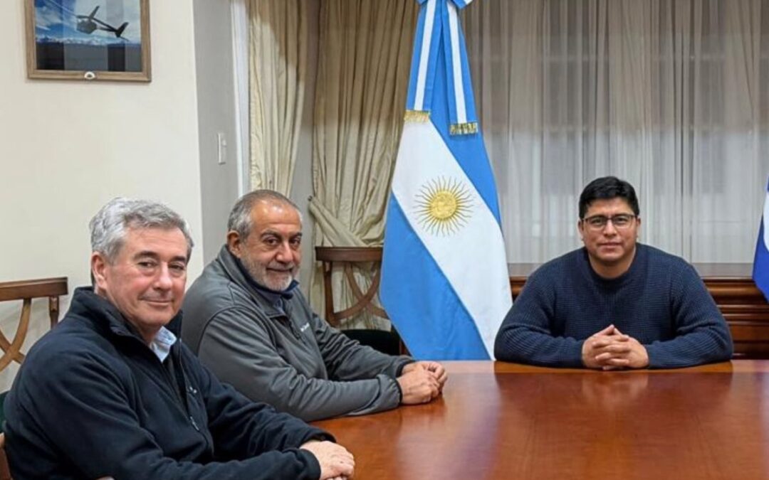«Santa Cruz seguirá defendiendo el trabajo y un verdadero federalismo», afirmó Claudio Vidal tras reunirse con Héctor Daer