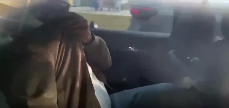 A Martín Insaurralde lo encontraron en el Microcentro y lo grabaron en medio del escándalo con sus fajos de dólares