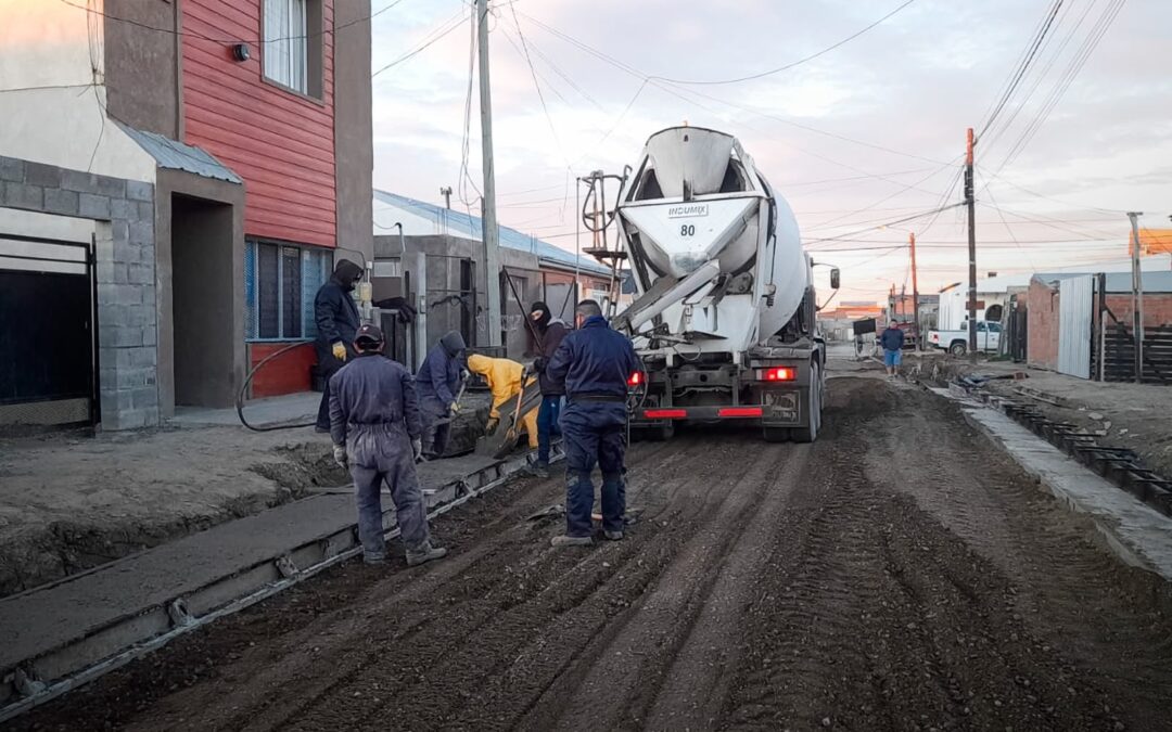 La Municipalidad avanza con la construcción de cordones cuneta en el barrio Juan Pablo II