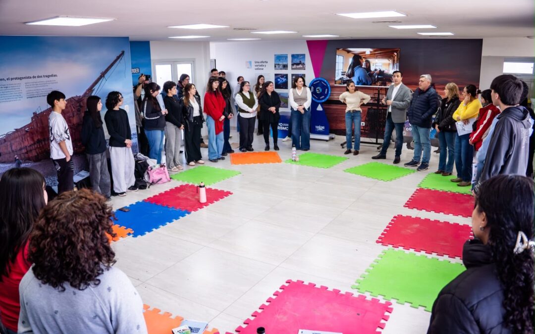 Estudiantes del Secundario 38 presentaron sus proyectos turísticos y dialogaron con Pablo Grasso