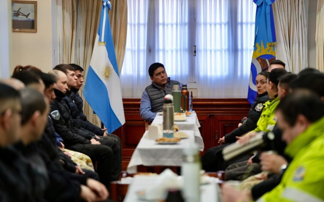 Vidal inició una ronda de diálogo directo con las fuerzas de seguridad de Santa Cruz