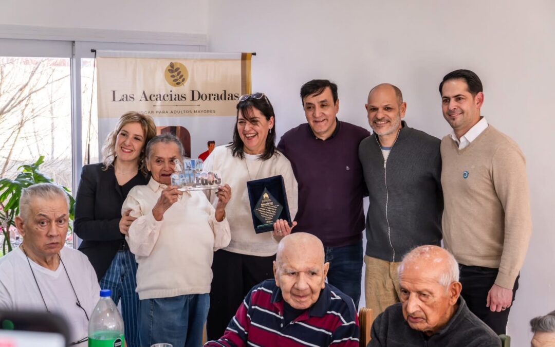 Pablo Grasso distinguió a Artemia Alvarado, histórica comerciante de Río Gallegos