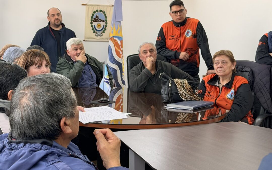 ADULTOS MAYORES Y USO DE ESPACIOS PÚBLICOS  “Abrimos las puertas a todos los grupos de adultos mayores: no existe desalojo”