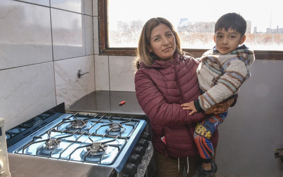 Gas en barrios de Río Gallegos. Romina: “Hasta que no vi los caños, no creía que el gas iba a llegar”