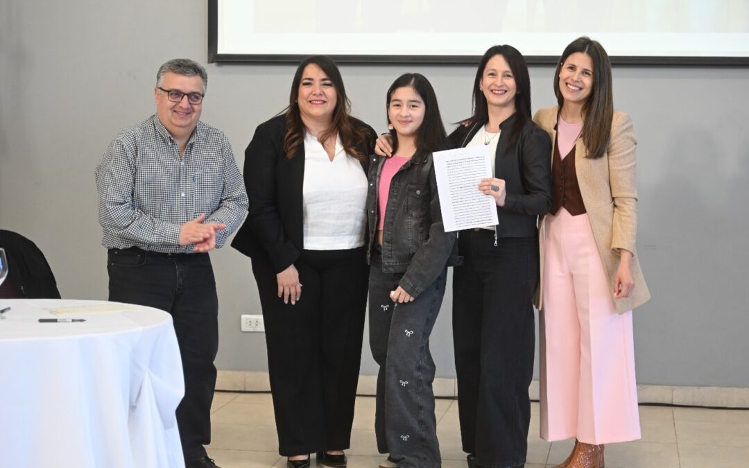 193° ANIVERSARIO: Tras más de 10 años de espera, familias de Piedra Buena recibieron los títulos de propiedad de sus hogares