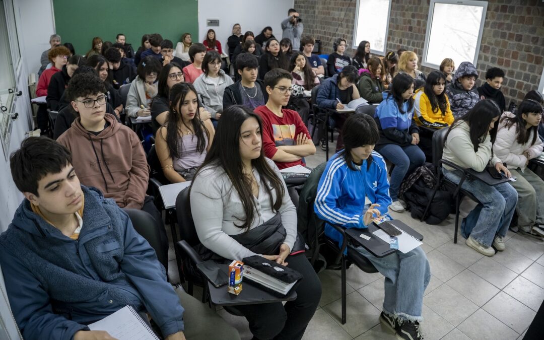 Con exitosa convocatoria, se realizó el Taller Literario “Narrativa de Suspenso y Misterio” en la Biblioteca Legislativa