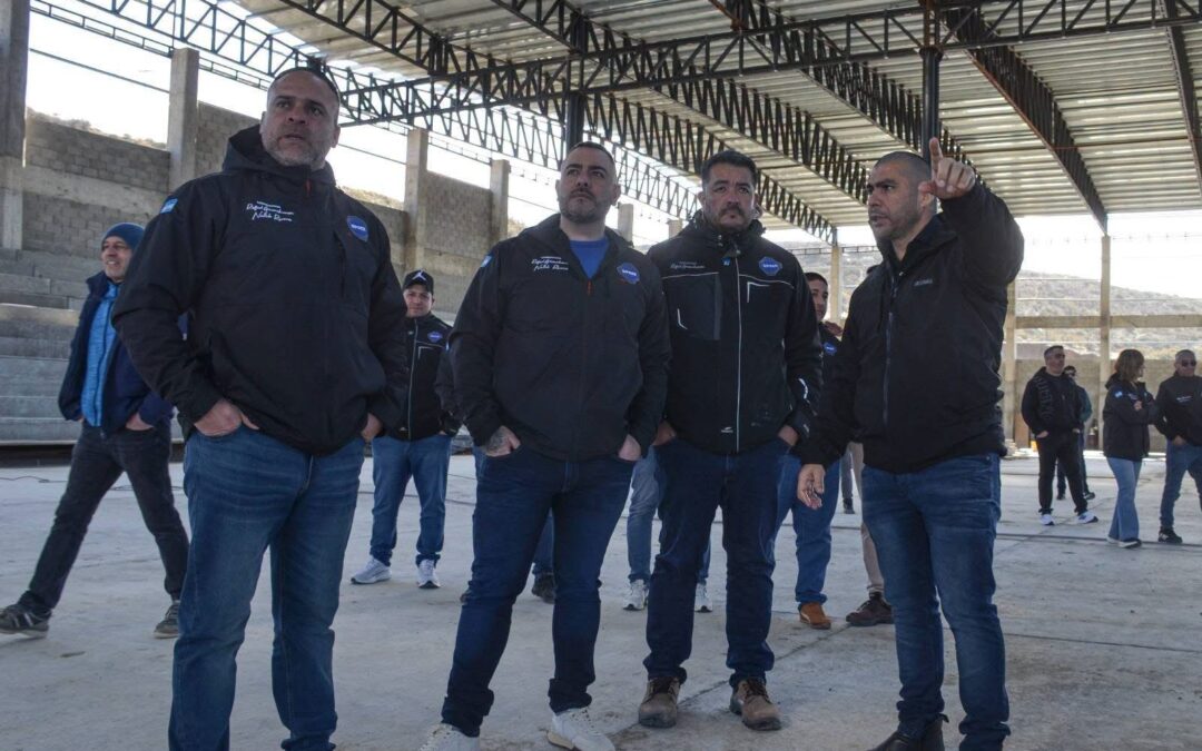GÜENCHENEN RECORRIÓ EL POLIDEPORTIVO DEL SIPGER: EL TINGLADO YA ALCANZA UN 95% DE AVANCE
