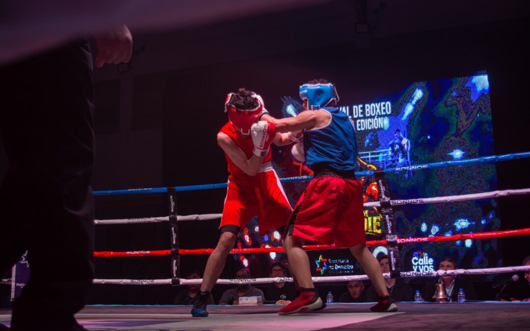 El boxeo vivió una gran noche en el Lucho Fernández con el estreno de un nuevo ring profesional adquirido por la Municipalidad