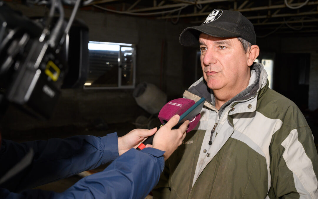 ACOMPAÑAMIENTO A INSTITUCIONES DEPORTIVAS  Unión Santacruceña recibió cemento y materiales para avanzar con las obras del club