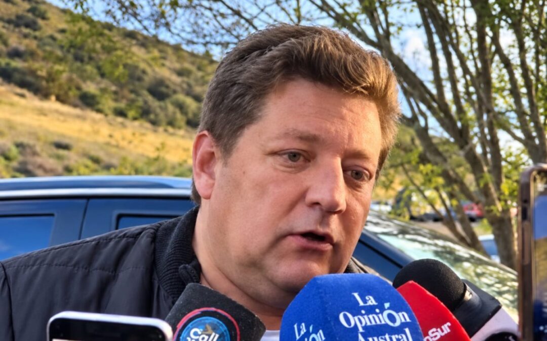 Pedro Luxen: “Por pedido del Gobernador mañana se suman seis buzos más para reforzar la búsqueda de los hermanitos”