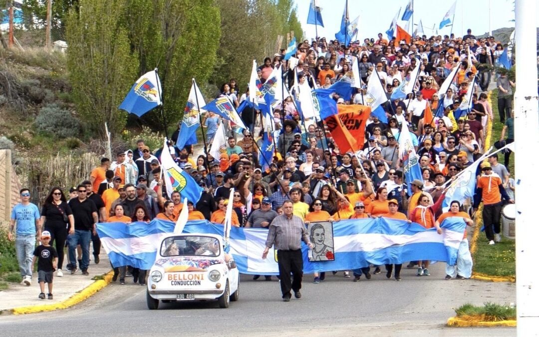 MULTITUDINARIA CAMINATA DE LA LEALTAD: MILES DE MILITANTES ACOMPAÑARON A BELLONI EN EL CALAFATE